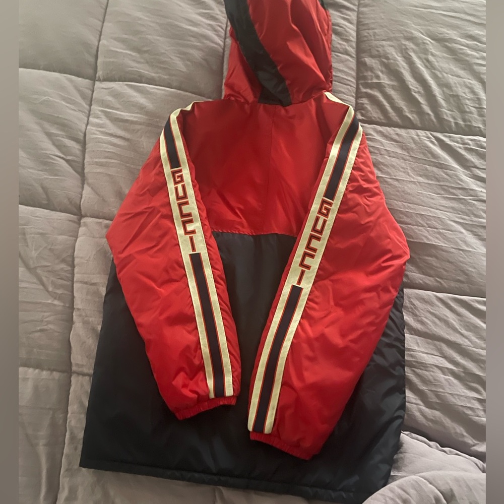 Gucci coat/ navy blue/cream/red